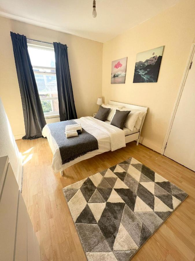 ホテルAmazing New House In ロンドン エクステリア 写真